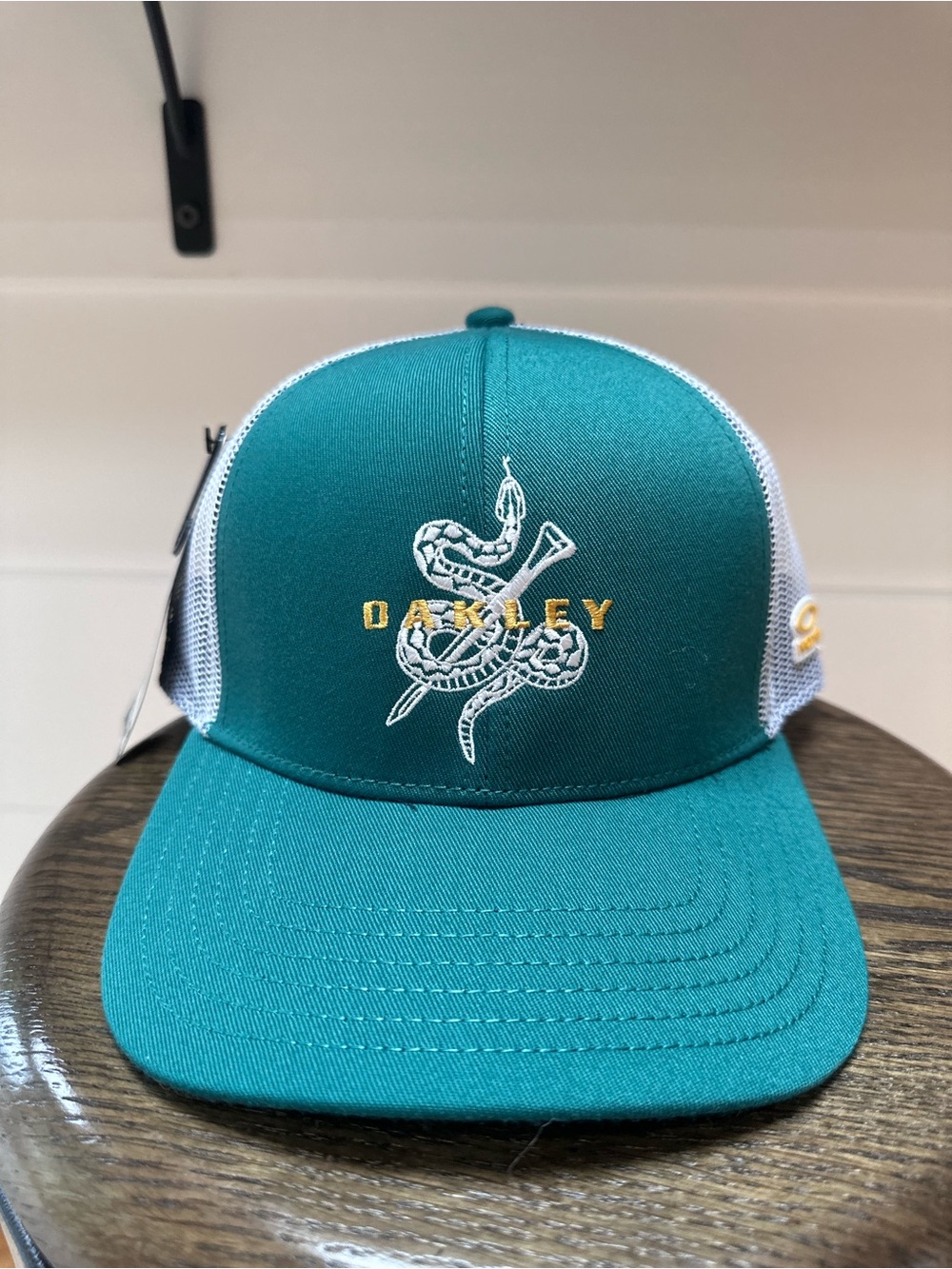 Oakley Teal and White Mesh Trucker Hat with Snake Patch - Picture 1 of 4